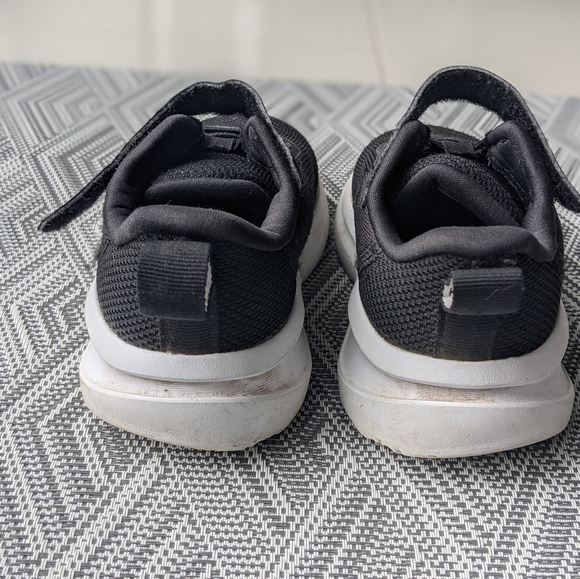 Boys Adidas Runners - Picture 3 of 3